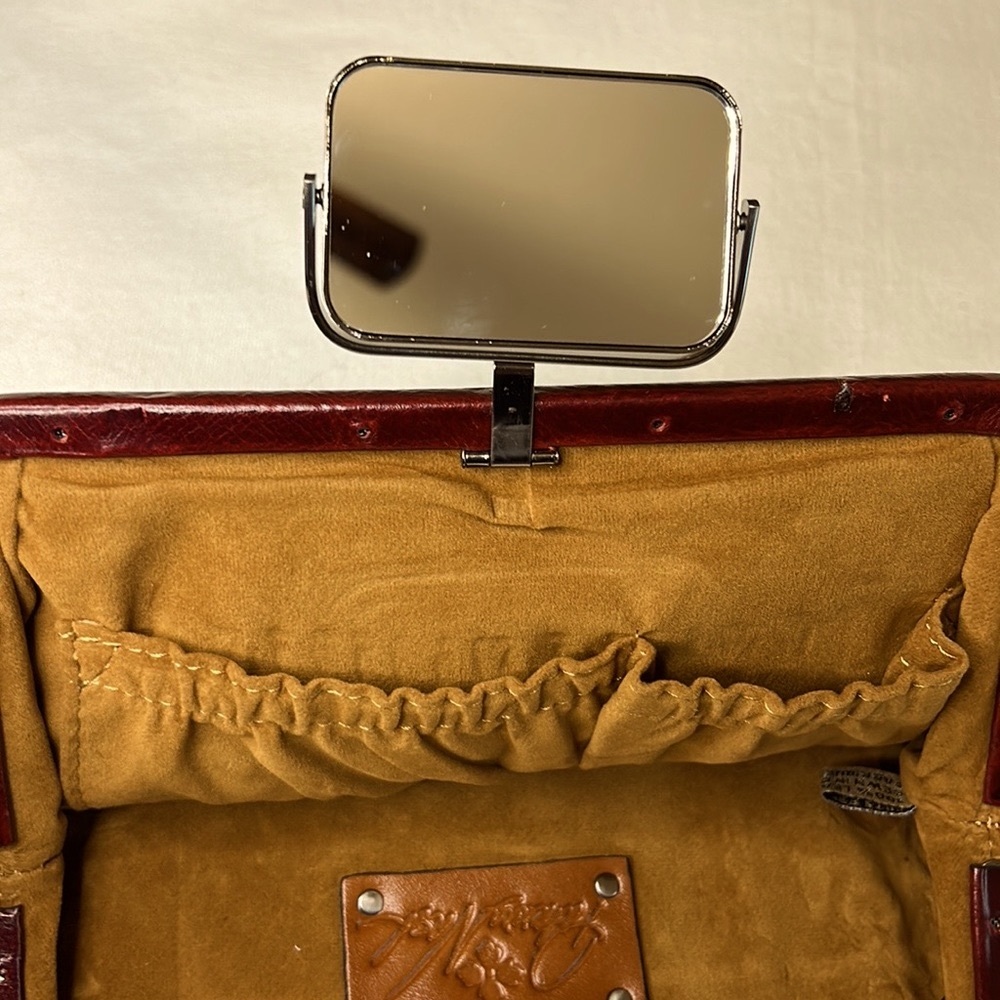 ❤️🖤Patricia Nash Berry Leathet Red Python Ealing framed crossbody/card - Picture 8 of 16